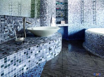 синяя мозаика в ванной.jpg